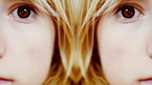 التعامل مع النساء في العمل كالرجال