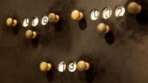 مقارنة بين وظيفتين