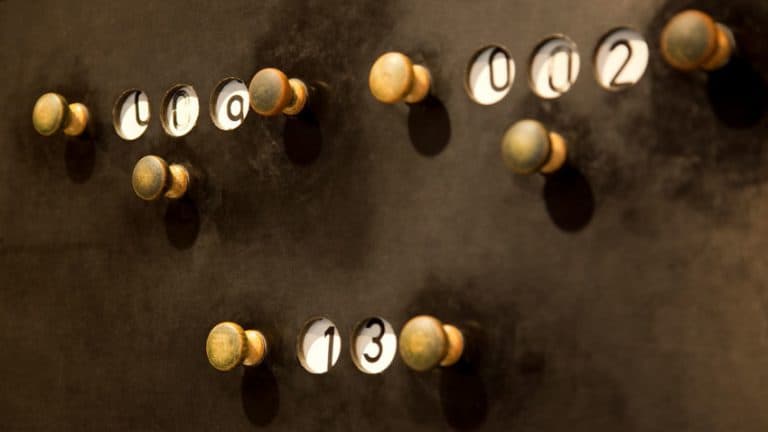 مقارنة بين وظيفتين