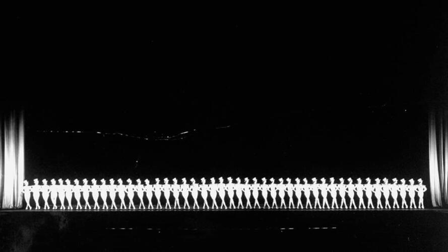 تسريح موظف محوري