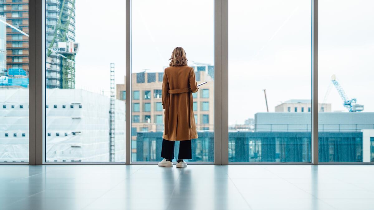 ما الذي يفعله الرؤساء التنفيذيون الناجحون بعد أول 90 يوماً؟. 6 إجراءات مترابطة تساعدهم على تحقيق تغييرات مستدامة، من تحسين تجربة العملاء إلى تحفيز الموظفين على الابتكار والمسؤولية 