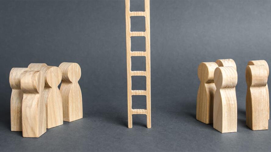 دعم وتدريب موظفي الشركة الأصليين