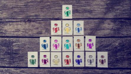 إدارة فريق عمل أكبر مني سناً