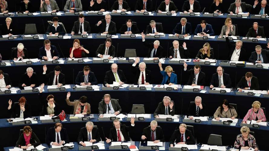 الاجتماعات المتعلقة ببحث الاستراتيجية