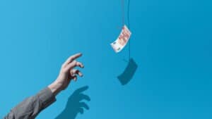 العلاقة بين الأجور ومستوى الأداء