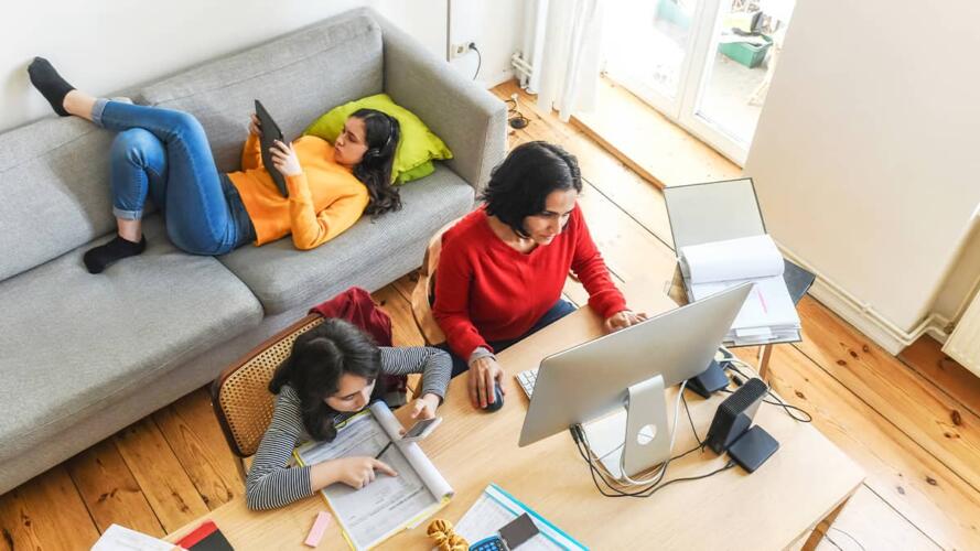 استراتيجيات للتخلص من شعور الأم العاملة بالذنب