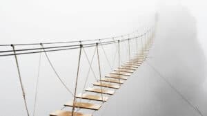 تجاوز العقبات المستمرة والغموض الشديد في هذه الأزمة