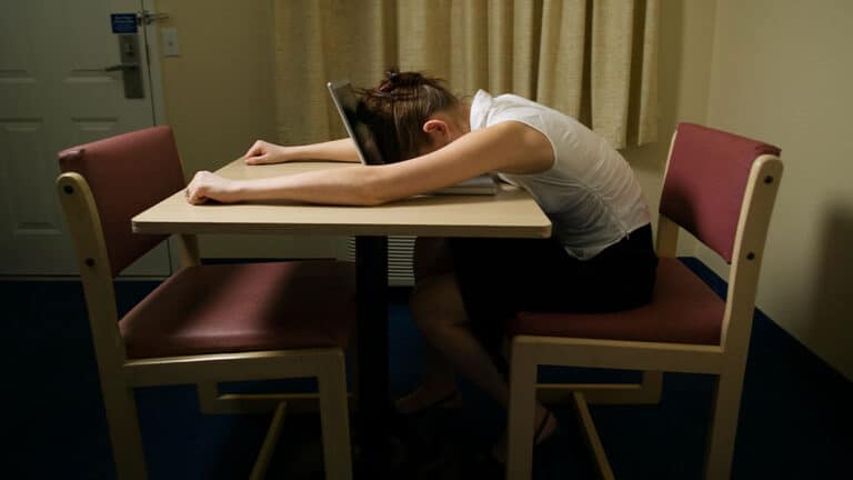 القيادة والإنهاك في العمل