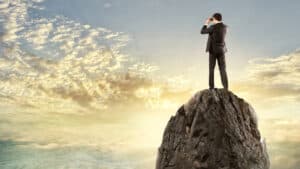 الاستمرار بالتنقل الأفقي بين الشركات أو البقاء في الوظيفة الحالية