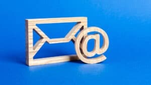 التمهل في كتابة الرسائل الإلكترونية