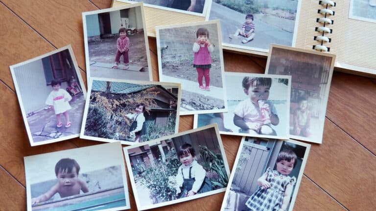 وضع الموظفين صور أحبائهم في العمل