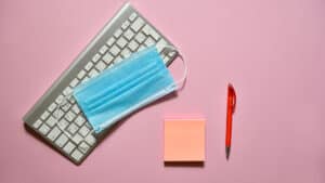 العمل في بيئة عمل لا تأخذ فيروس كورونة على محمل الجد