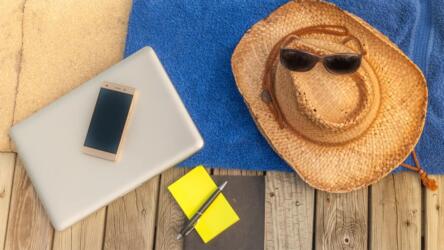 العمل أثناء الإجازات والعطل لا ينبغي أن يكون عائقاً لك بل اجعله أمراً محفزاً