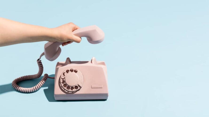 ماهي أفضل الطرق لمعرفة أن الشخص يريد إنهاء الحديث؟