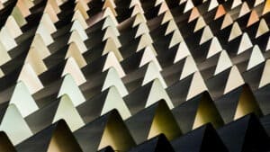 المنصات والأعمال التقليدية