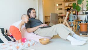 التعامل مع ضغوط الآباء العاملين