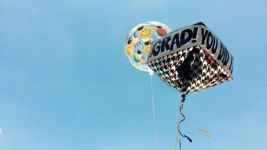 خريجو الجامعات المميزة يحصلون على فرص أفضل