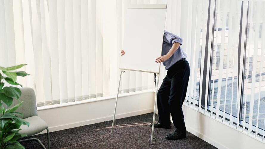 سماع أفكار فريق العمل