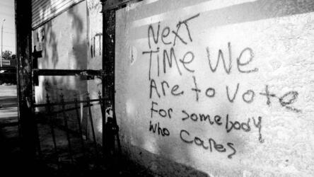 خلق قيمة مشتركة هو استراتيجية مؤسسية تقدم فوائد مجتمعية لزيادة الأرباح واكتساب ميزة تنافسية