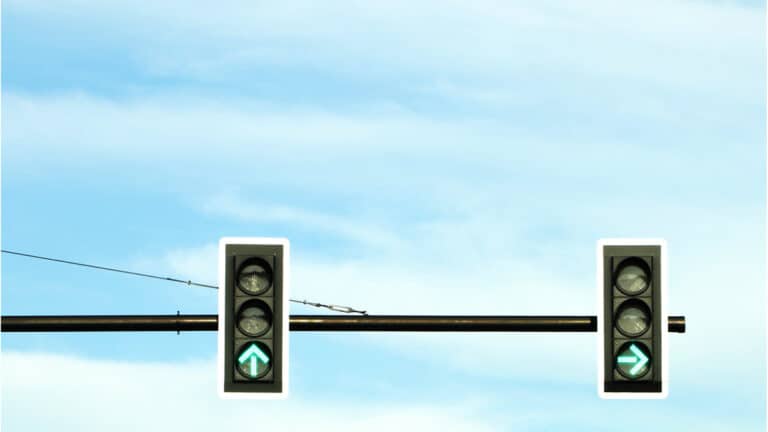 فرق المبيعات والشؤون المالية