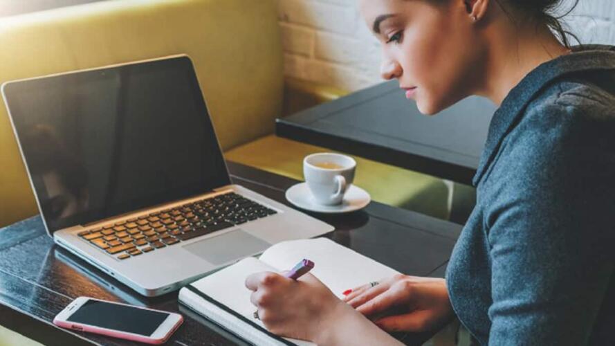 قطاع النشر والاستقالات الكبرى