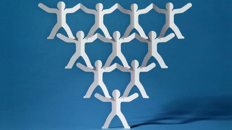 استخدام وسائل التواصل الاجتماعي