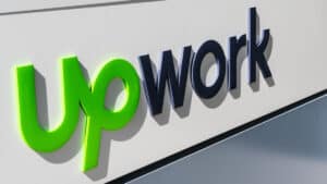 مكانة آب وورك في الاقتصاد