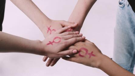 الثقة بين النساء العاملات