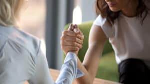 رأي الخبراء بالمنافسة المهنية بين النساء