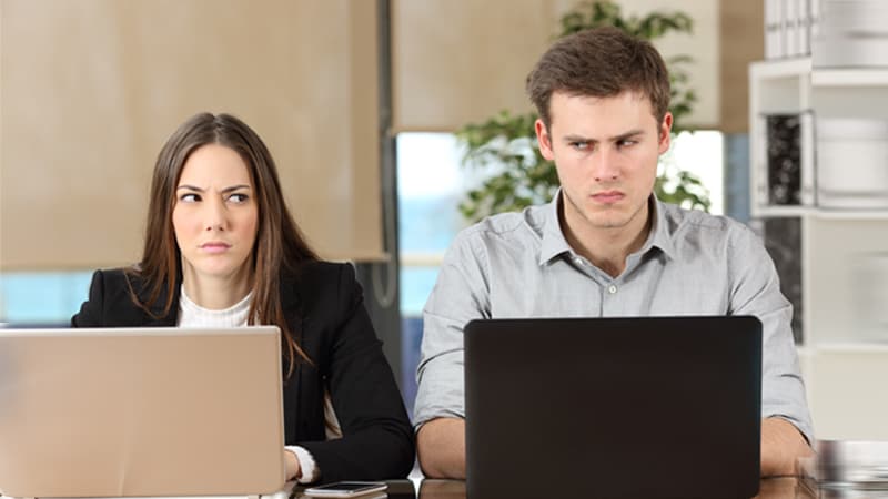 العمل مع شخص لا تحبه