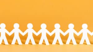 بناء علاقات جديدة للمرأة بعد استثنائها من العمل