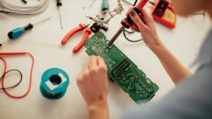 طرق لإبقاء النساء في قطاع الهندسة