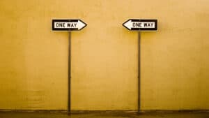 تعامل النساء مع القيادة