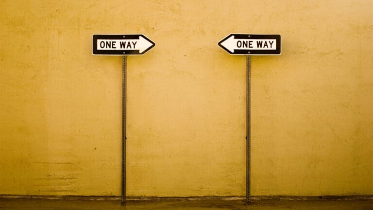 تعامل النساء مع القيادة