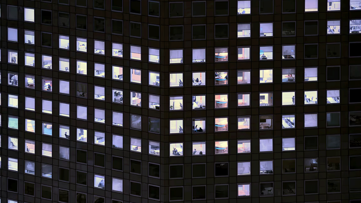 كيف تتجاوز العوائق التنظيمية لتبني الذكاء الاصطناعي في شركتك؟