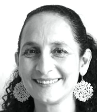 حلاق قريب مني