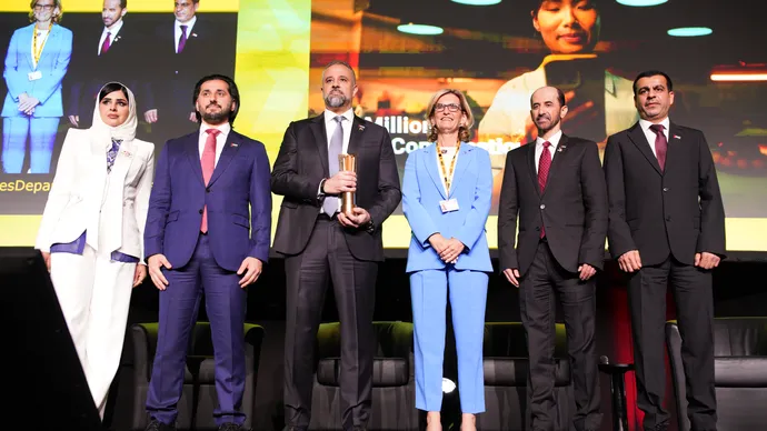 منصة "تم" التابعة لحكومة أبوظبي تفوز بجائزة أفضل مشروع حكومي في القمة العالمية لمجتمع المعلومات