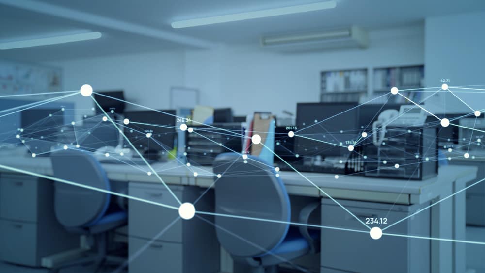 مغالطة البواب: الوجه الإنساني المفقود في سباق الأتمتة