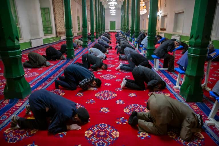 قراصنة صينيون يخدعون مسلمي الأويجور
