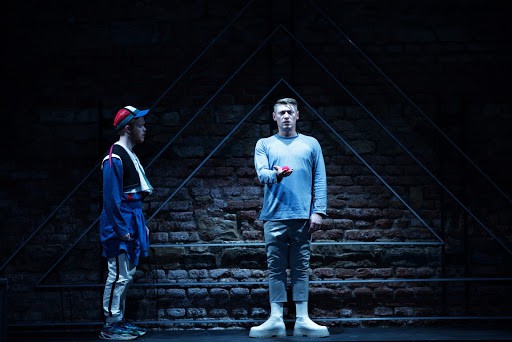 مشهد من المسرحية التي كتبها الروبوت