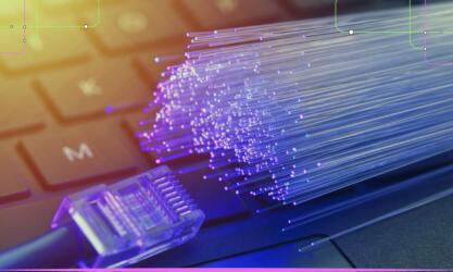 من النحاس إلى الضوء: مقارنة شاملة بين كابلات الاتصال ومزايا كل منها