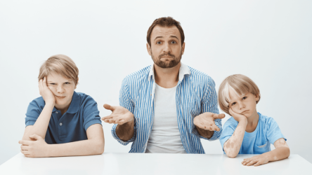 في بعض الأحيان؛ تدفع رغبة الآباء في خلق حياة أفضل لأبنائهم، إلى جدولة كل لحظة في يومهم وملئها بالأنشطة التعليمية أو الرياضية أو غيرها