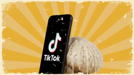 التمرير على تيك توك والتركيز