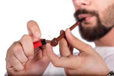 علمياً: تدخين المدواخ يسبب مشكلات صحية خطيرة في الإمارات