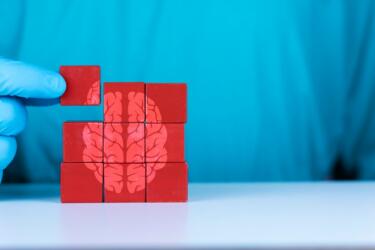 اختبار دم بسيط قد يكشف عن الإصابة بداء آلزهايمر قبل سنوات من ظهور الأعراض