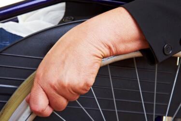 باحثون من جامعة أبوظبي يبتكرون علاجاً للشلل النصفي الناتج عن السكتة الدماغية