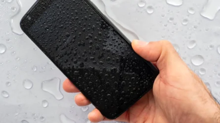 حقائق تدحض 5 خرافات حول تبلل الأجهزة الذكية