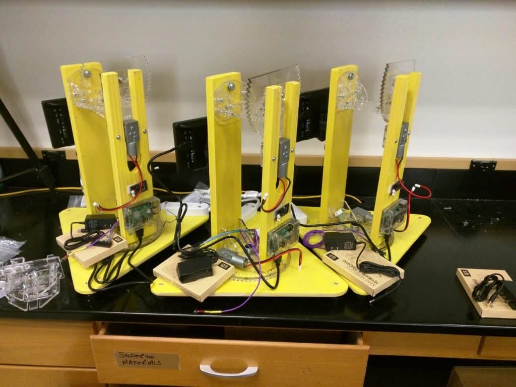 روبوت بسيط يمكنه حل لغز هجرة الطيور ليلاً عن طريق مراقبة القمر