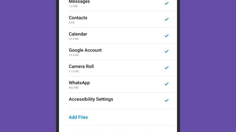 يتضمّن تطبيق موف تو آي أو إس خياراً خاصاً بتطبيق واتساب. حقوق الصورة: شركة آبل