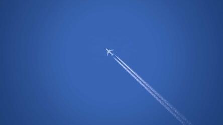 لماذا تطير الطائرات على ارتفاعات مختلفة وما علاقة الأرقام الفردية والزوجية بذلك؟